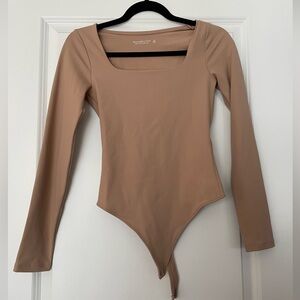 Abercrombie & Fitch Soft Matte Seamless Long-Sleeve Squareneck Bodysuit